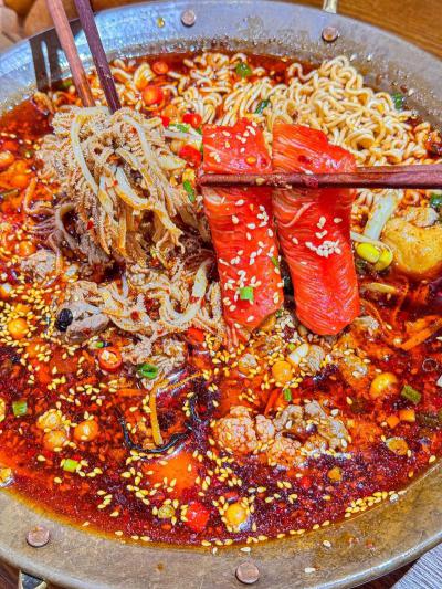 如何挑選冒菜培訓學校？掌握正宗冒菜制作技藝的關(guān)鍵方法