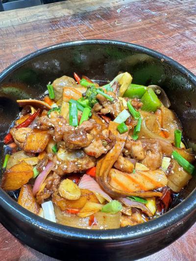 重慶雞公煲技術(shù)培訓(xùn)哪里正宗？飄味緣餐飲培訓(xùn)學(xué)校為您揭秘